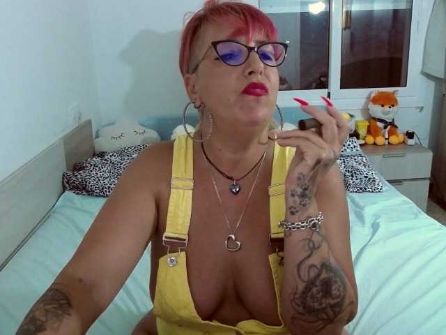 Fényképek AmmandaDulley Make me oil my body for you ,dance time 999 tk and u got me kiss and waiting for some action !
