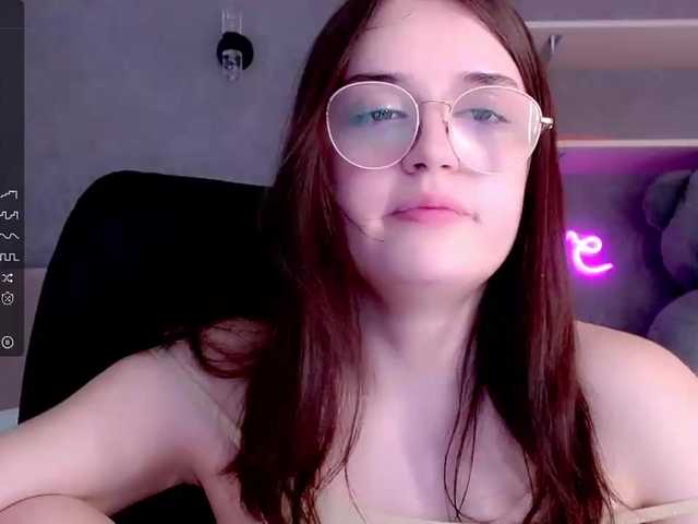 Fényképek MelodyGreen the day is still boring without your attention and presence (づ￣ 3￣)づ #teen #bigboobs #lovense #cum #young #natural