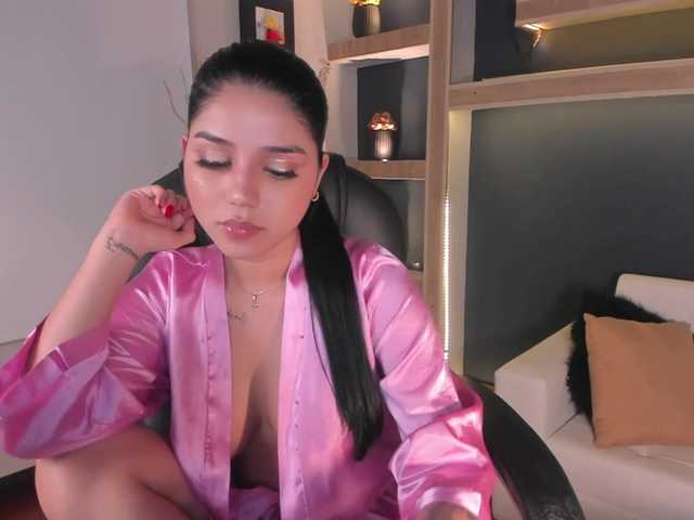 Fényképek VictoriaLeia beautiful latina with hot pussy for you to make her reach orgasm IG: Victoria_moodel♥ Striptease♥ @remain tks left